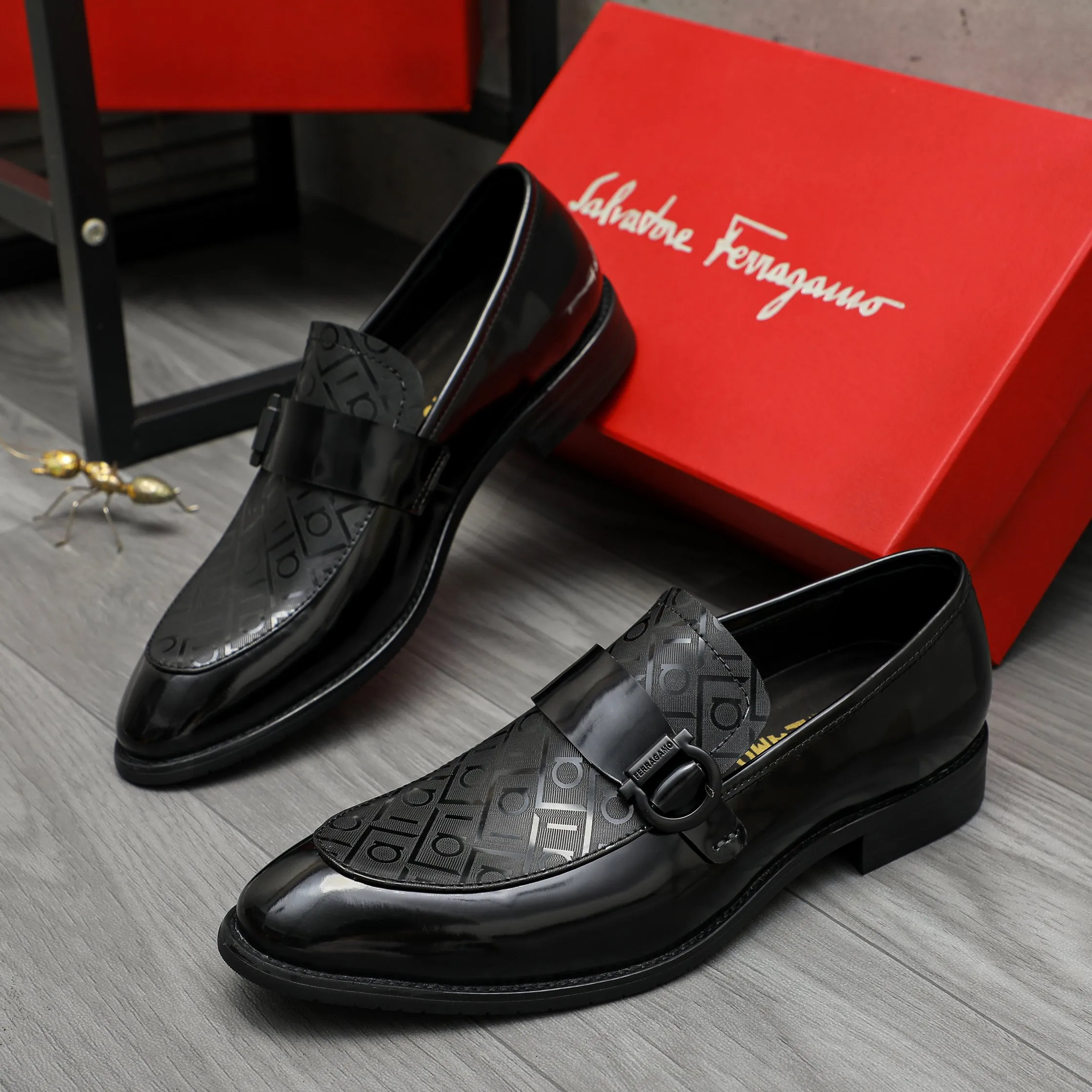 Men's shoes 💰460 Product trademark: Ferragamo "Ferragamo" business slip-on leather shoes Regular size: 39-44 Product materials: Selected high-quality pearlized cowhide stitching upper, cowhide lining, original outsole